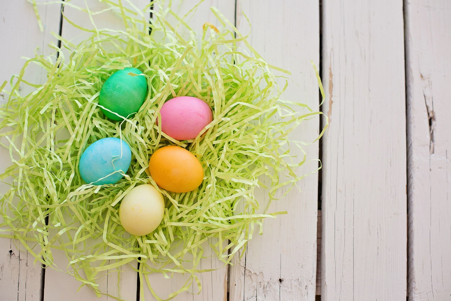 5 Ways to Stretch Your Overseas Easter Holiday Dollars